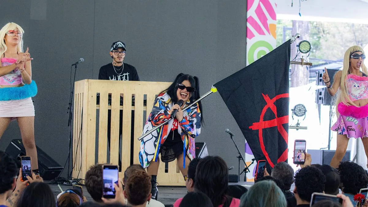 Amandititita ofrece una tarde dominical llena de cumbias en Utopía Mixiuhca