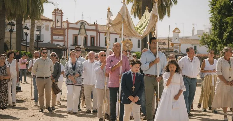 El Rocío recupera la tradición del Corpus con una procesión íntima alrededor del Santuario