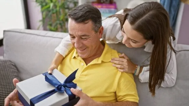 Las implicaciones de regalar un kit de prueba de ADN este Día del Padre