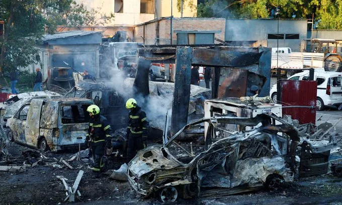 Ataques masivos de Rusia en Ucrania dejan decenas de muertos y cientos de heridos