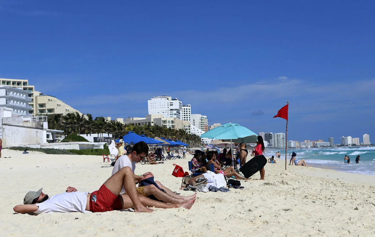Aumenta el turismo internacional en México pero caen ingresos y vuelos aéreos