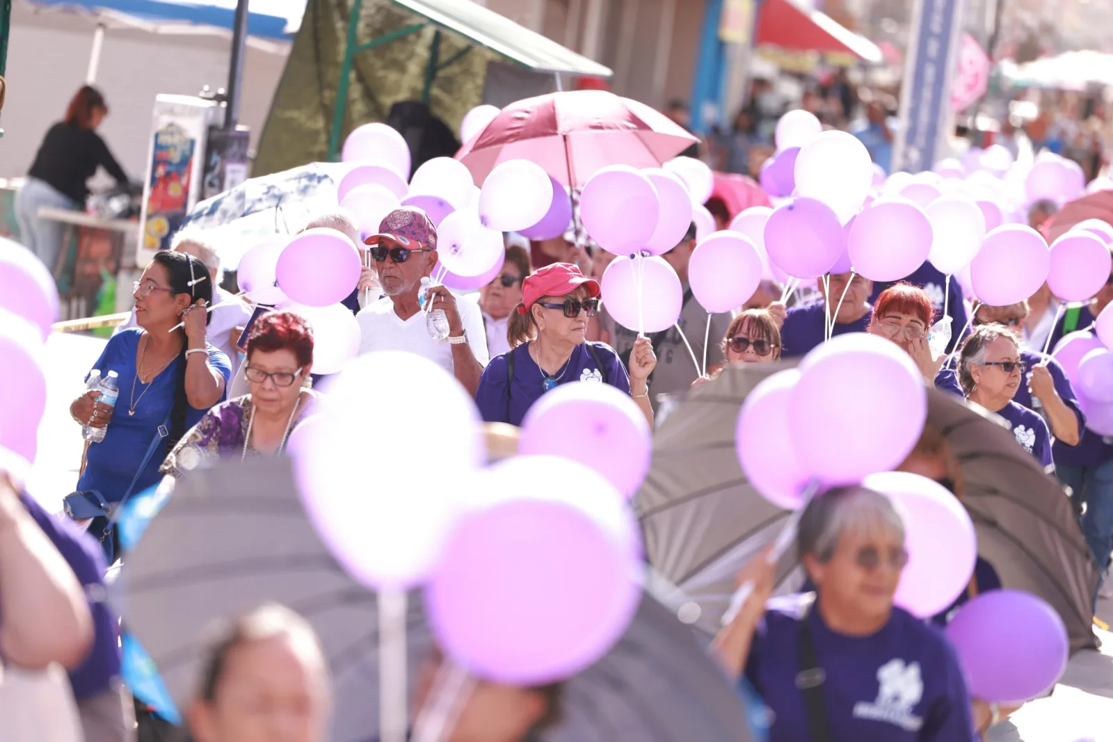 Autoridades y adultos mayores recorren la ciudad para promover el respeto y denunciar el maltrato