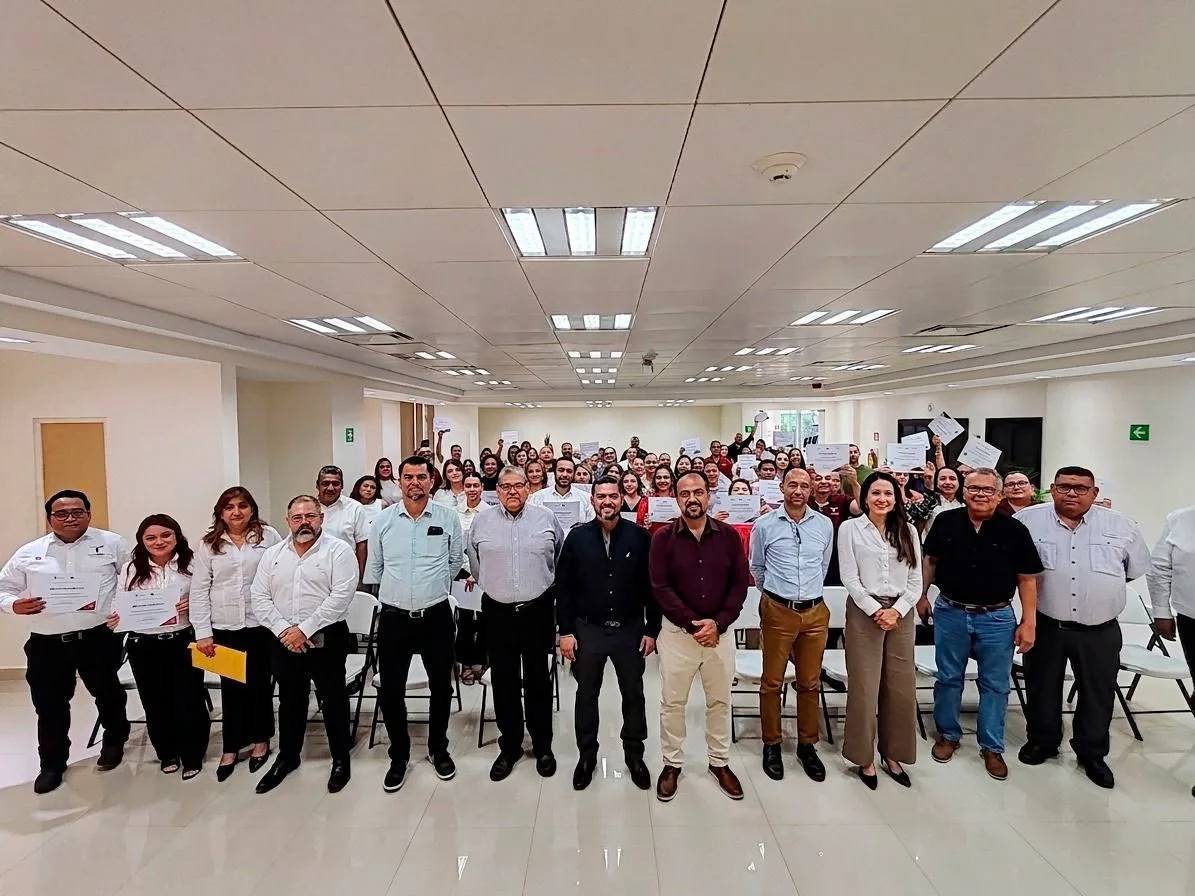 Capacitan a funcionarios de educación en habilidades tecnológicas para mejorar su labor diaria