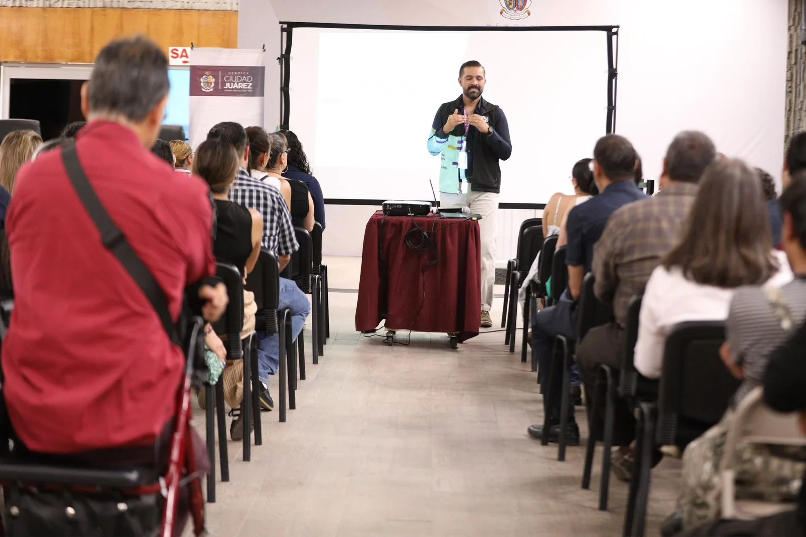 Capacitan a funcionarios municipales en derechos humanos y respeto a la diversidad