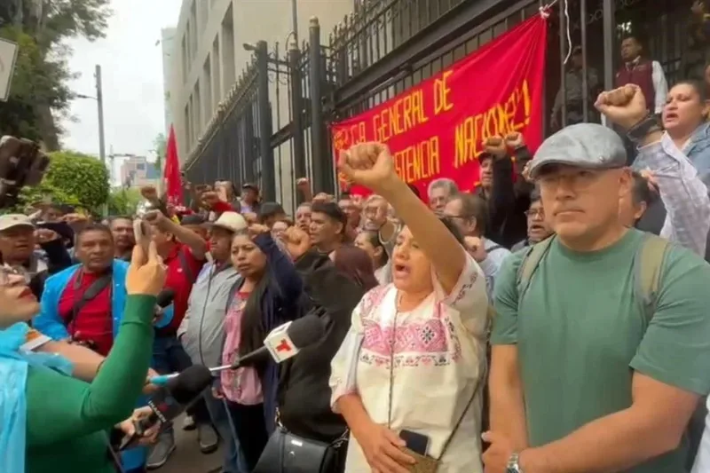CNTE mantiene su plantón y tensión en CDMX antes del inicio del Mundial 2026