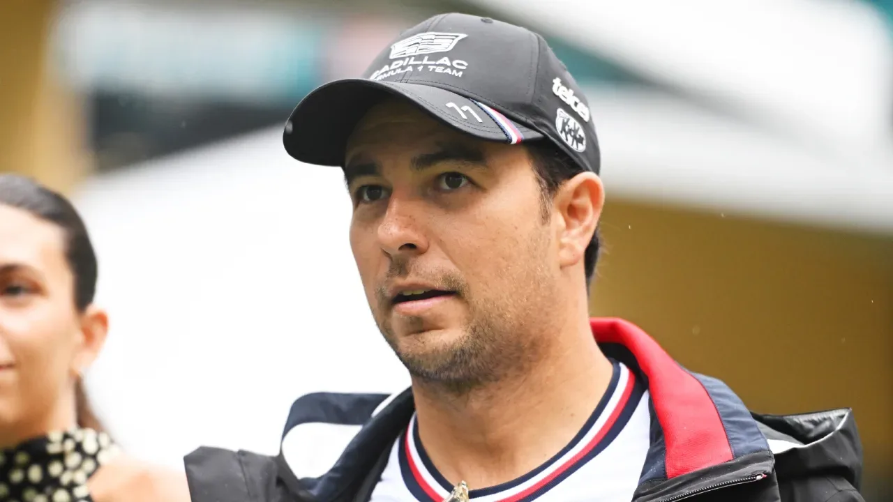 Comentarista cuestiona el futuro de Checo Pérez en la Fórmula 1 con Cadillac