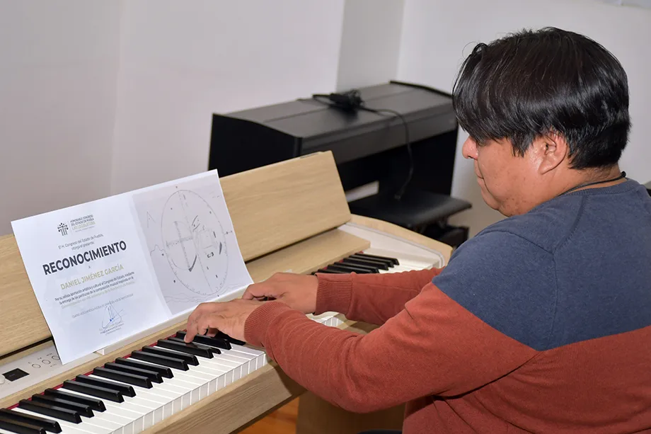 Compositor poblano crea partitura gráfica que celebra los 495 años de Puebla