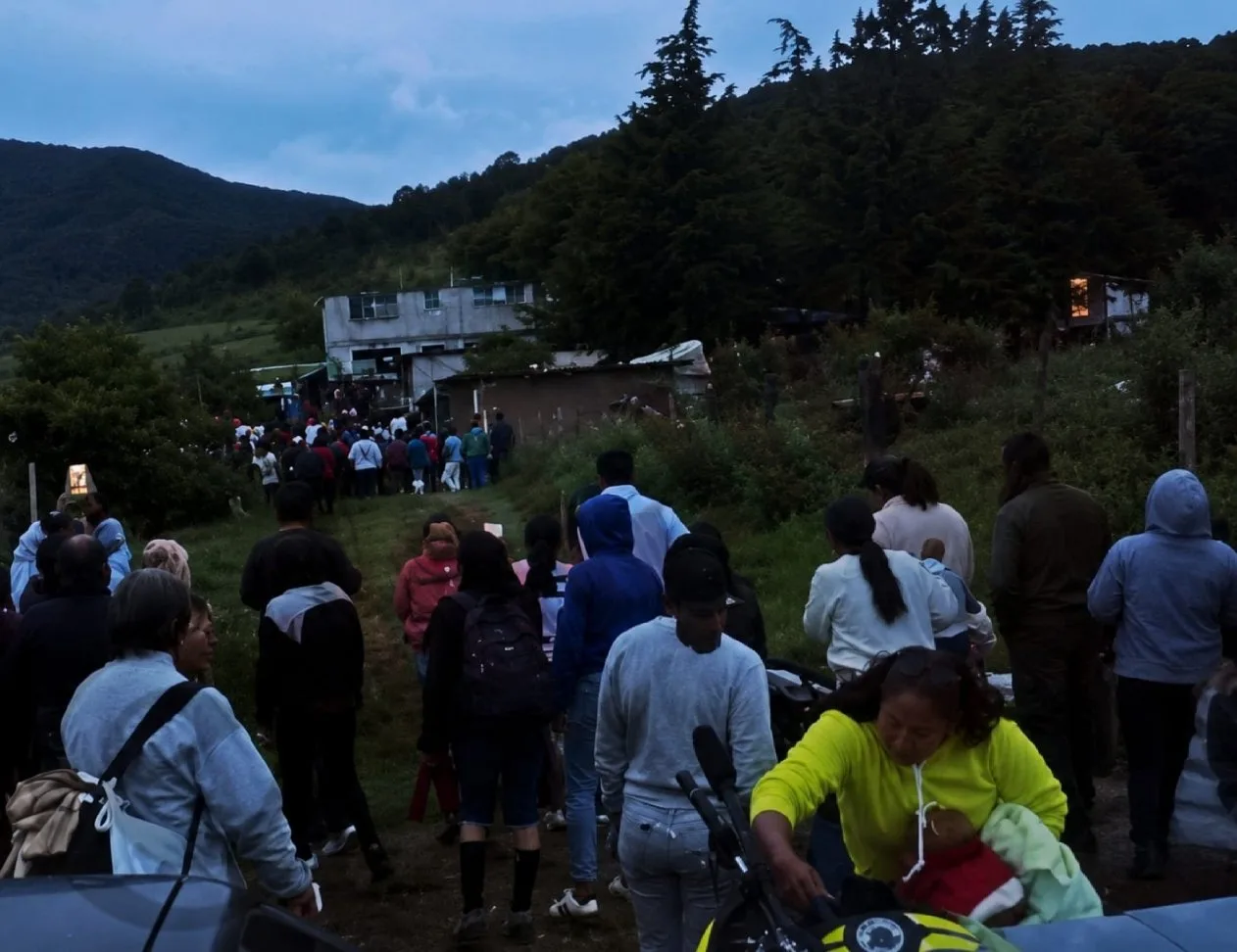 Comunidad de Temascalcingo reacciona violentamente tras agresión con arma a persona discapacitada