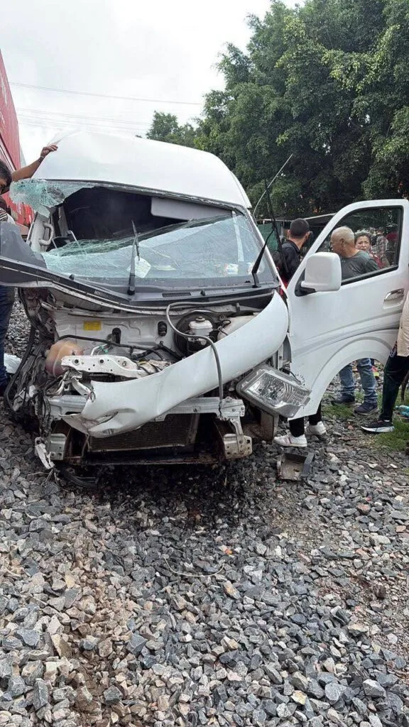 Conductor resulta herido tras ser impactado y arrastrado por tren en El Arenal, Jalisco