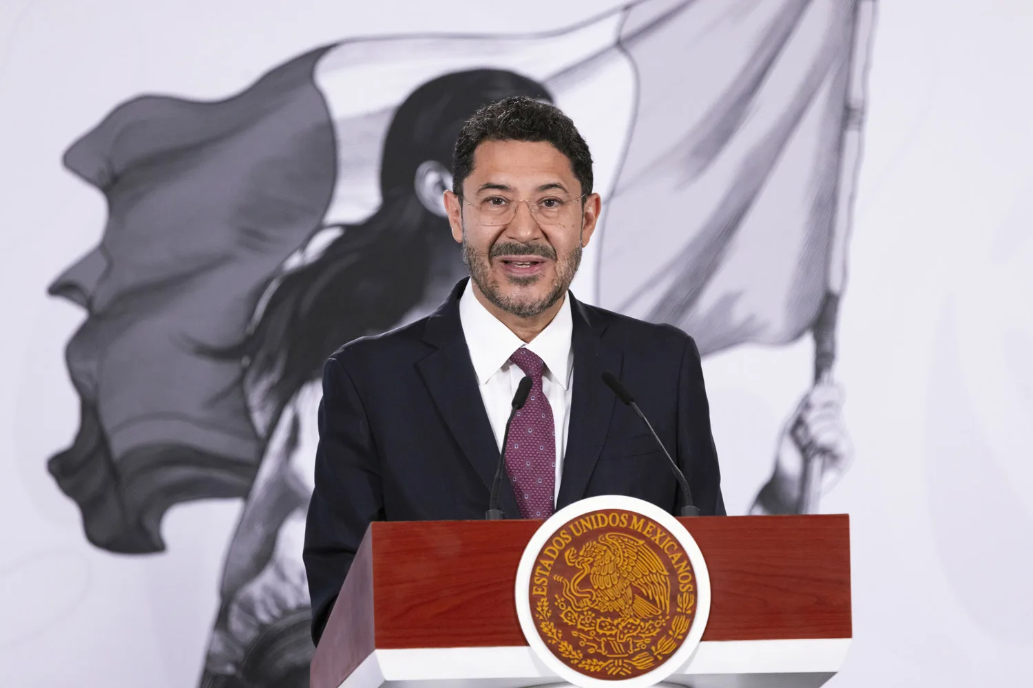 Crear una aseguradora pública, alternativa para atender demandas del magisterio, señalan autoridades
