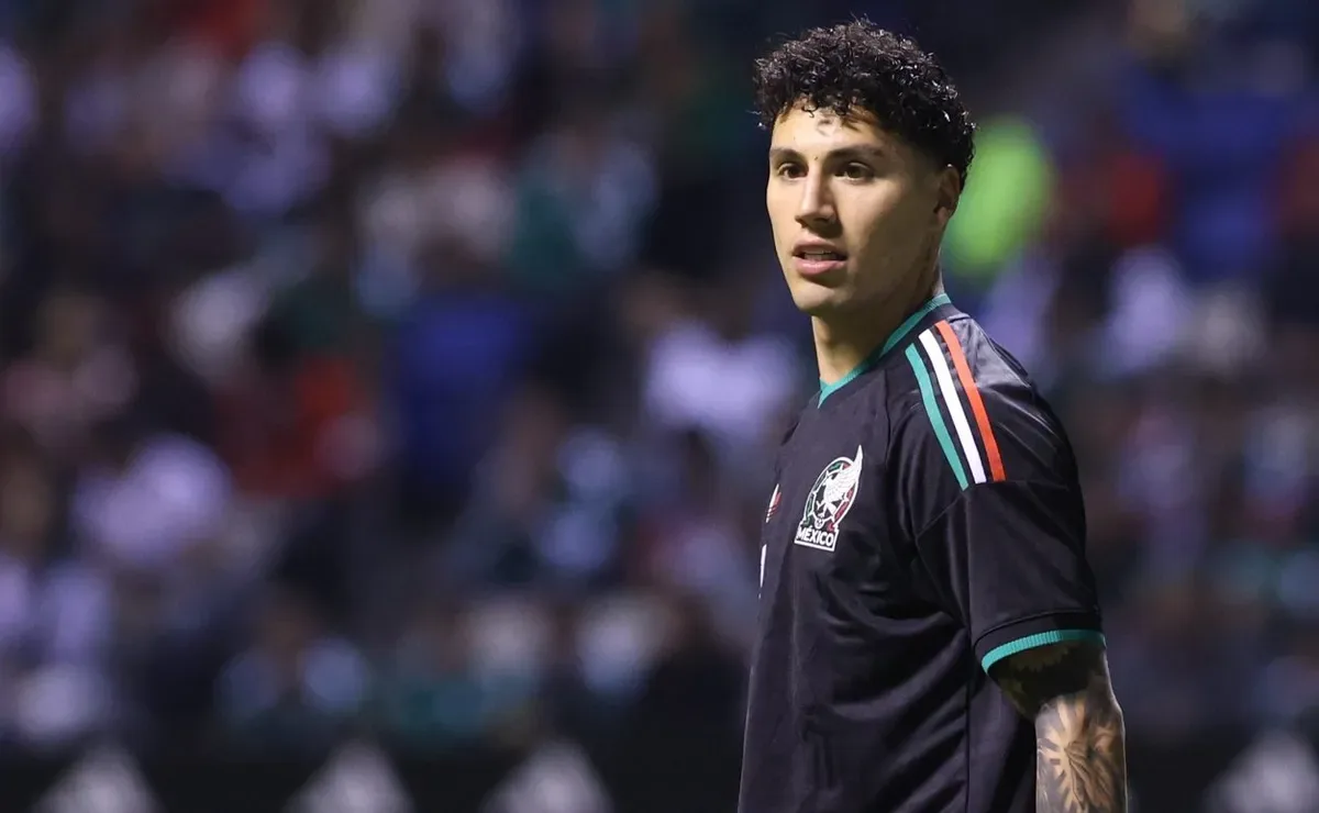Cruz Azul busca alternativas para el lateral derecho tras posible salida de Jorge Sánchez