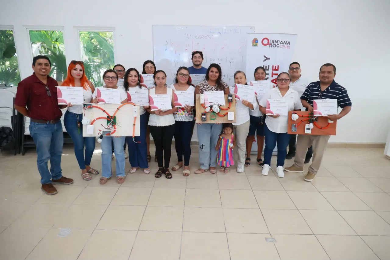 Culminan cursos gratuitos de electricidad e instalación de tablarroca en Isla Mujeres