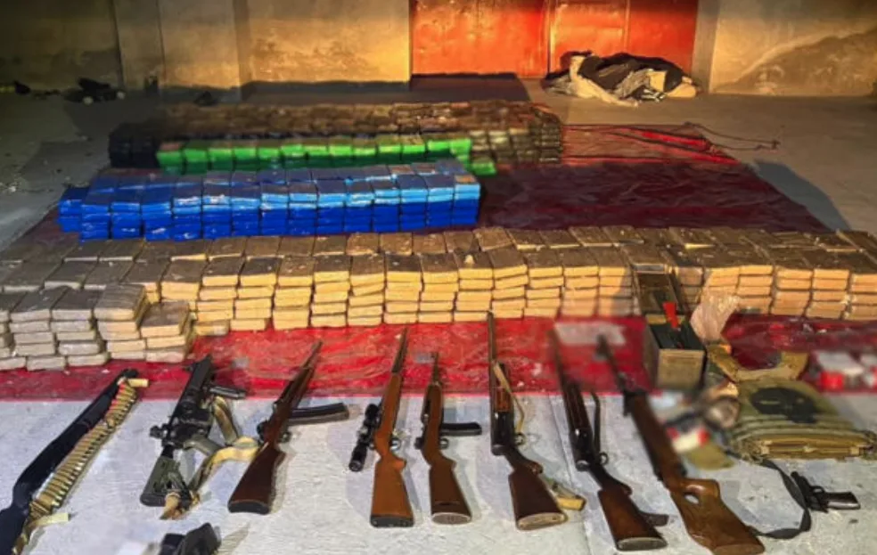 Desmantelan en Tlaxcala centro de la delincuencia con una tonelada de cocaína y arsenal