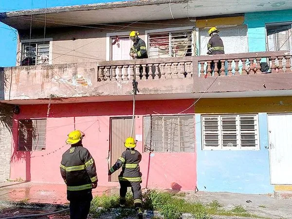 Detienen a hombre tras incendiar vivienda con su pareja adentro en Ecatepec