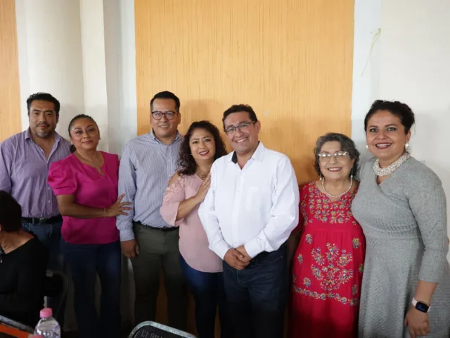 Diputado reconoce el papel clave de maestros en el desarrollo educativo de la Mixteca poblana