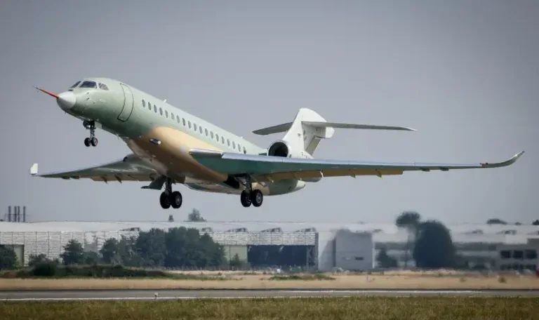 El Falcon 10X inicia su campaña de pruebas con vuelo inaugural exitoso