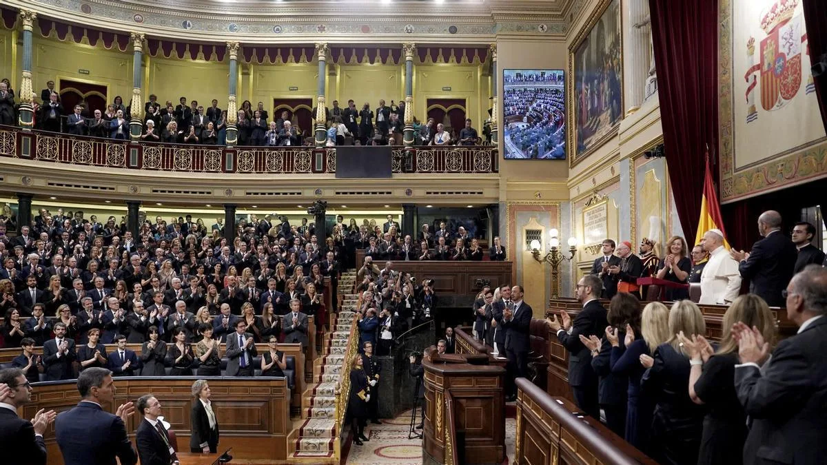 El Papa León XIV recibe una ovación histórica en el Congreso tras un discurso con críticas a todos los partidos