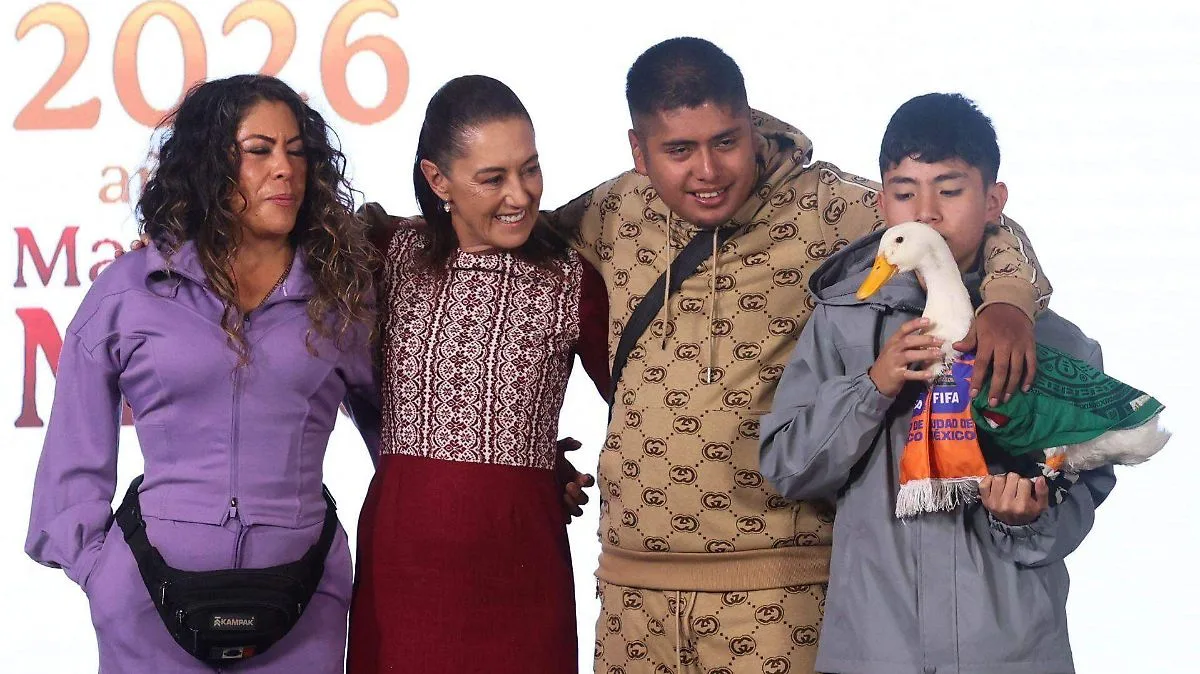 El pato Merlín visita la conferencia mañanera de Claudia Sheinbaum y se registra ante el IMPI
