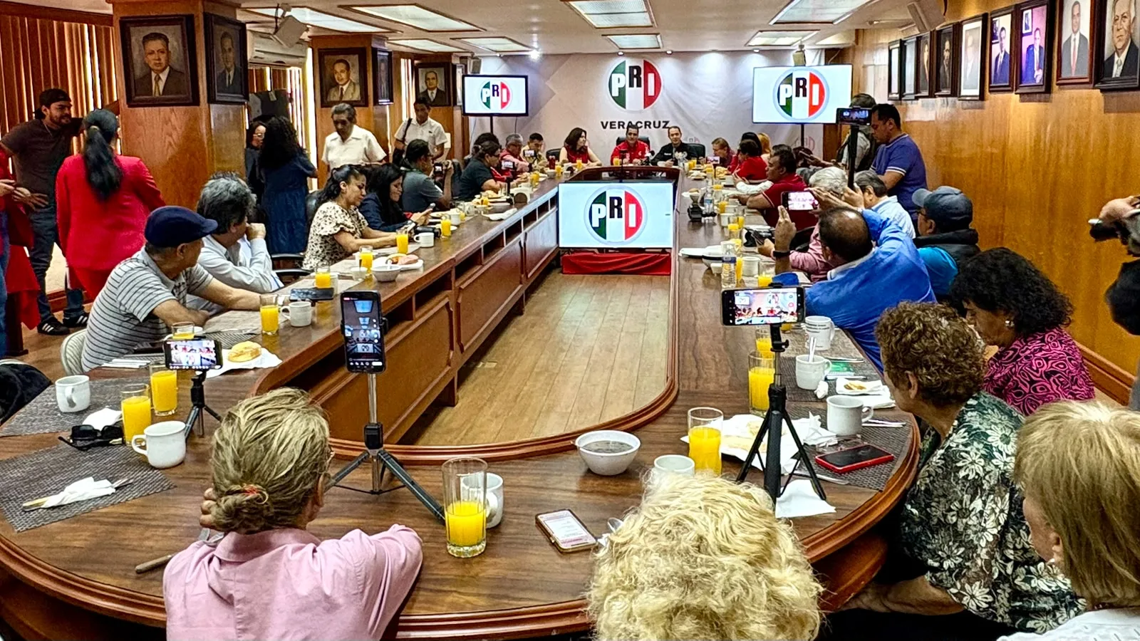 El PRI en Veracruz pierde a sus últimos cuadros tras nuevas renuncias