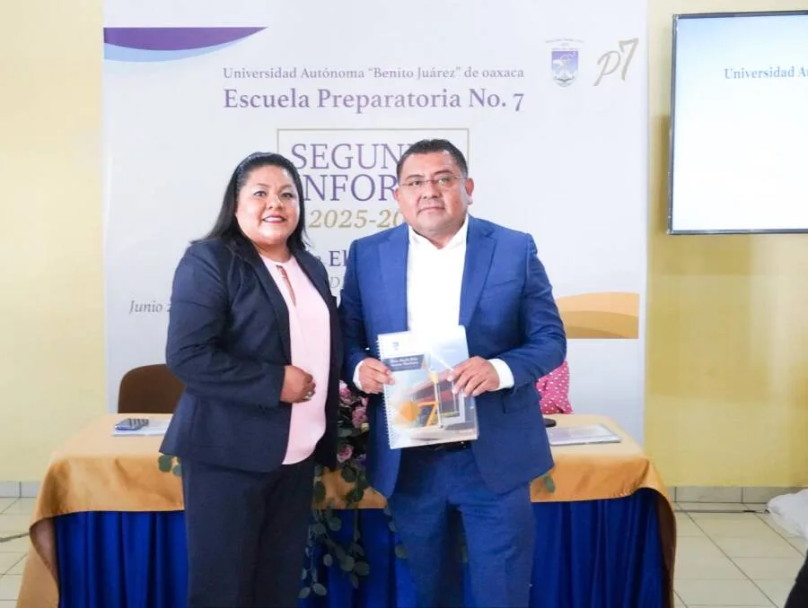 El rector Farid Acevedo impulsa mejoras en la Preparatoria Siete de la UABJO