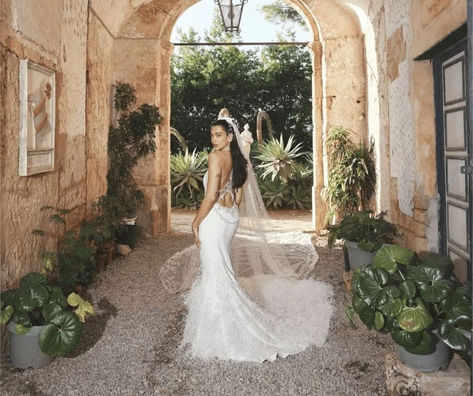 El vestido artesanal de Dua Lipa que marcó tendencias en su boda en Sicilia