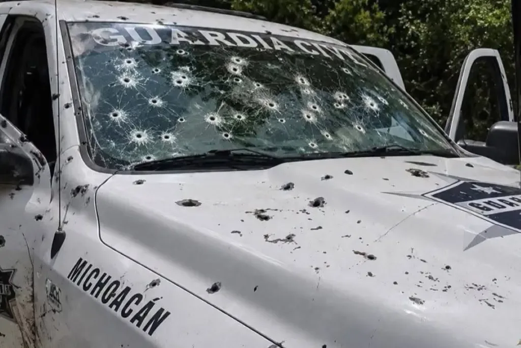 Emboscada en Michoacán deja cinco policías muertos y varios heridos