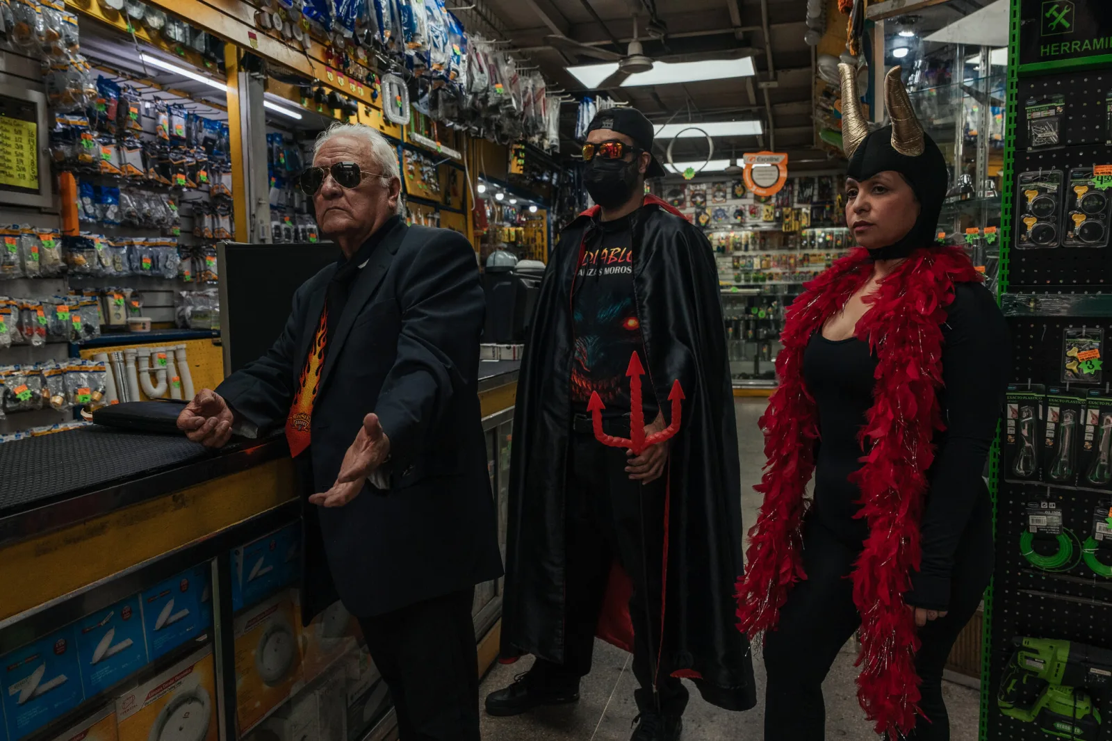 En Caracas, la deuda se enfrenta al miedo y la superstición en el santuario del “Dr. Diablo
