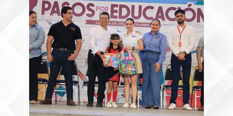 Entregan 3 mil kits escolares para apoyar a estudiantes rurales en Victoria