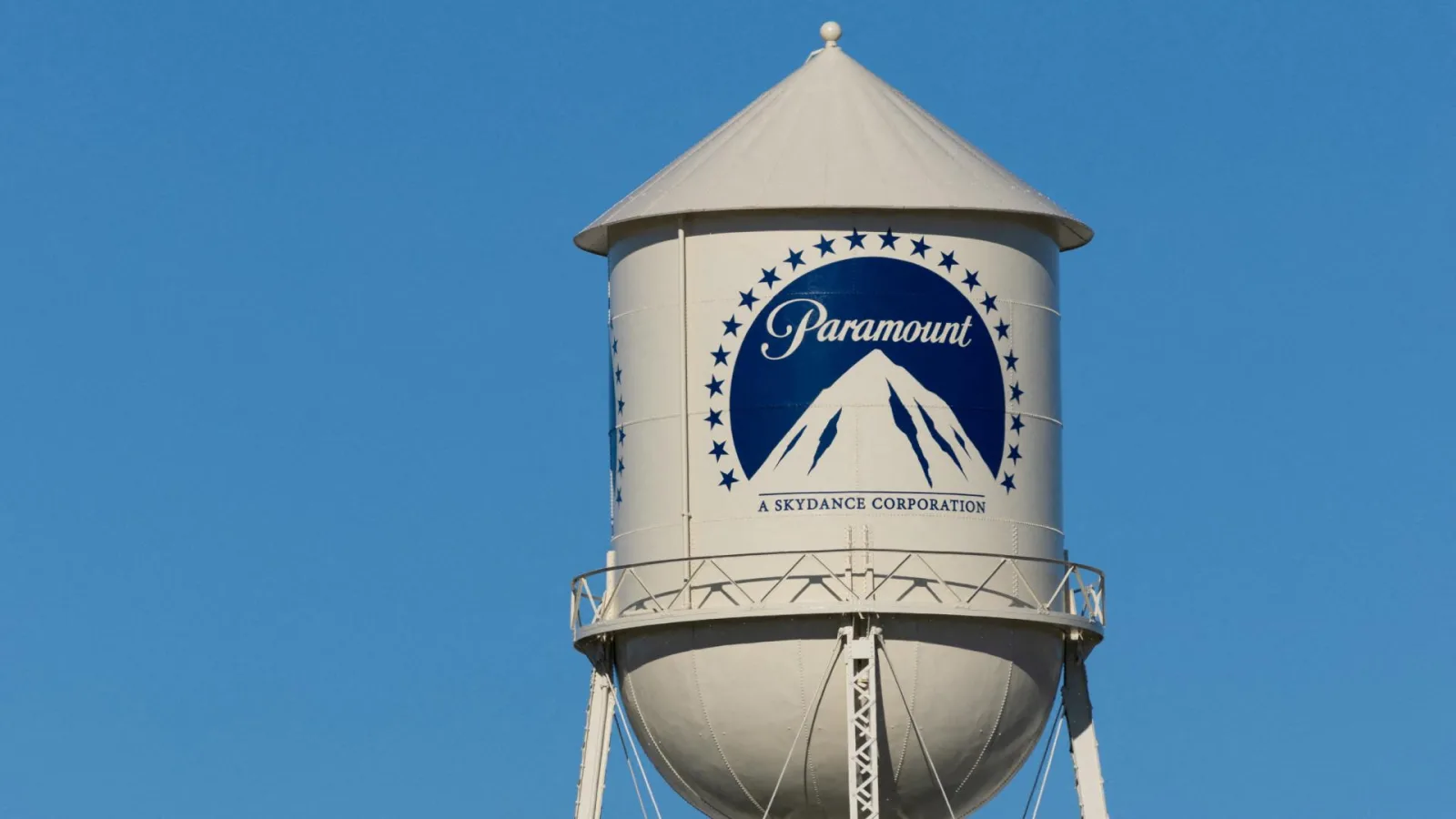 España se abstiene en la aprobación de la fusión entre Paramount y Warner Bros ante la vigilancia de Bruselas