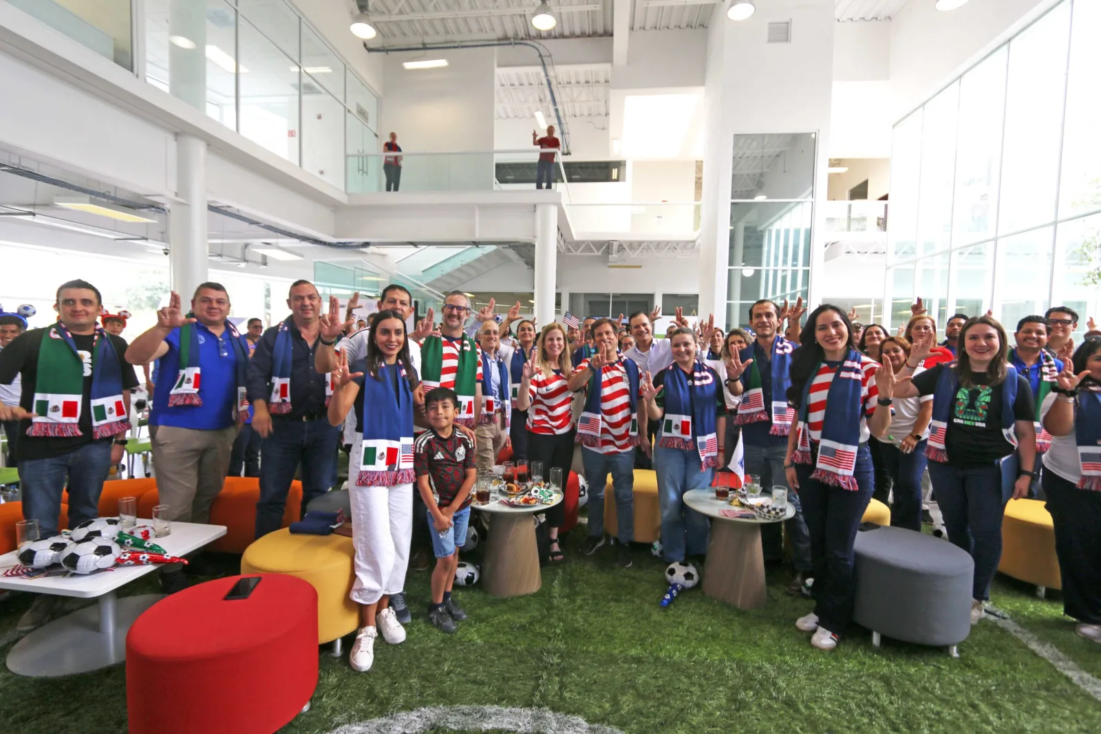 Estudiantes y aficionados celebran el Mundial 2026 en la UA de C con una convivencia especial