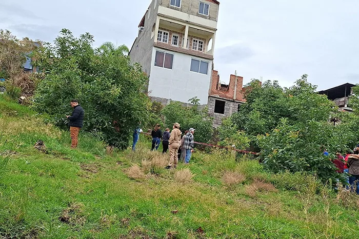 Hombre muere tras caer de la azotea de su casa en Peribán