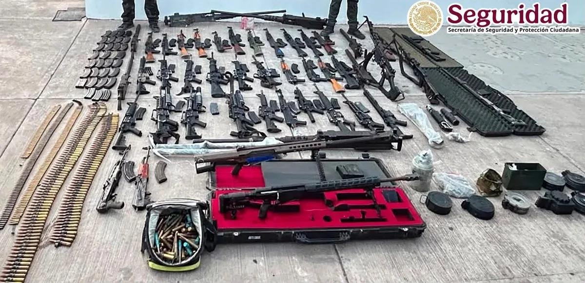 Incautan armas, droga y aeronave en operativos simultáneos en Sinaloa y Baja California