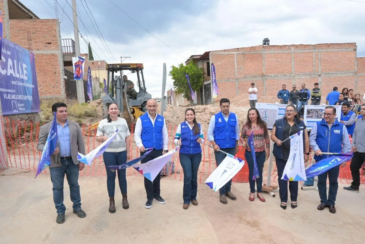 Inician obras para pavimentar cinco calles y mejorar movilidad en Los Pericos