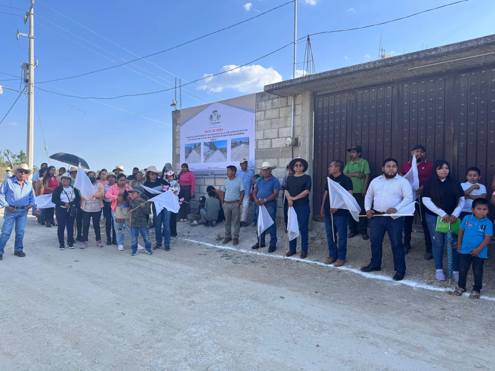 Inician pavimentación clave en Santa Inés Ahuatempan para mejorar movilidad local