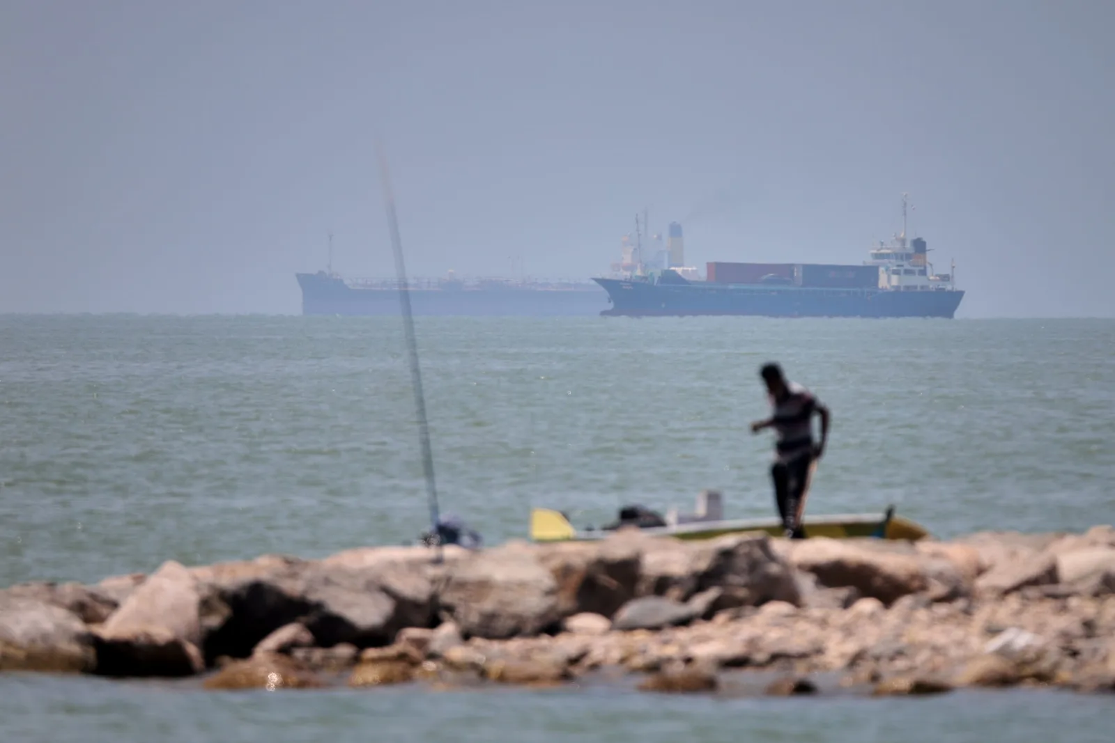Irán cierra el estrecho de Ormuz en respuesta a ataques en el sur del Líbano