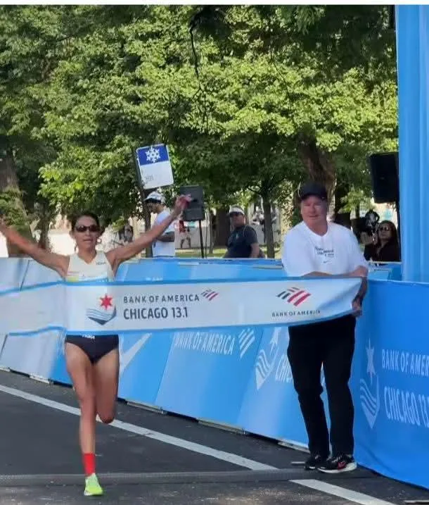 Laura Galván domina el Medio Maratón de Chicago en una carrera estratégica