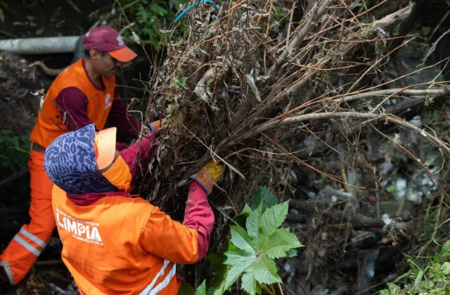 Limpieza de canal en San Jerónimo Caleras busca evitar inundaciones en temporada de lluvia