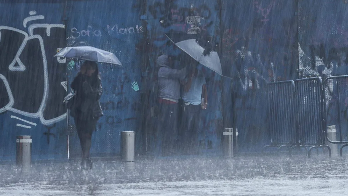 Lluvias en CDMX provocan inundaciones en sanatorio y departamentos de la colonia Roma