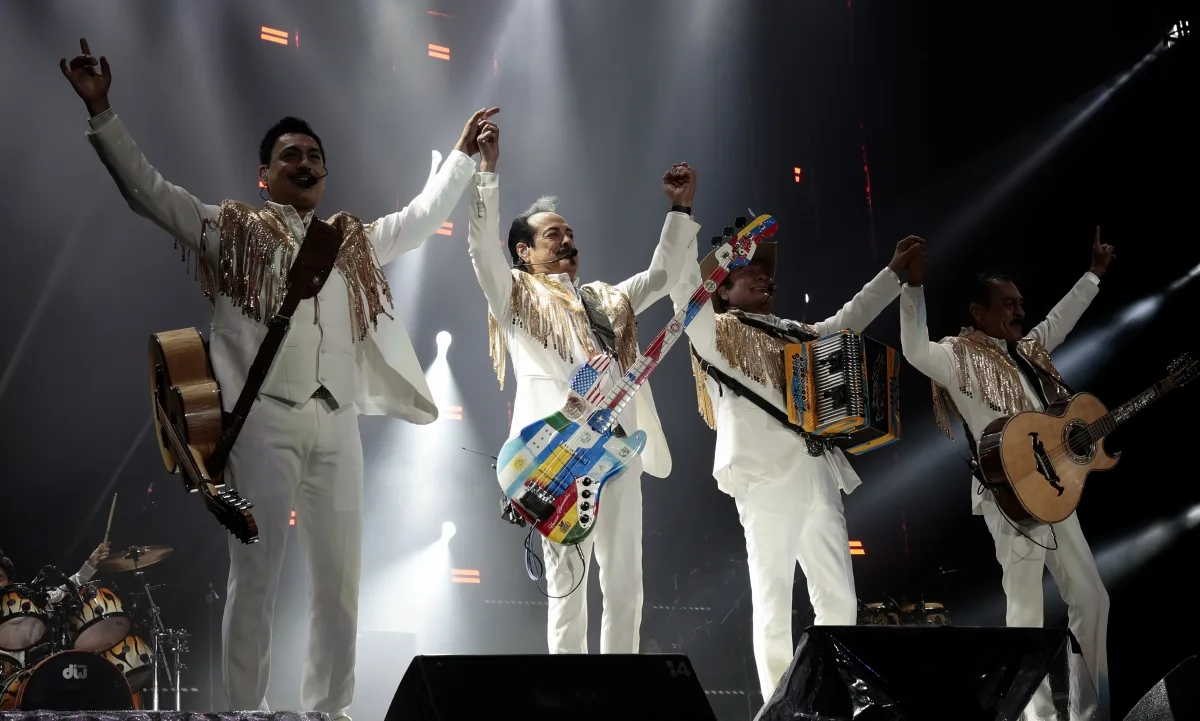 Los Tigres del Norte mantienen vivo su legado en un lleno histórico en Ciudad de México