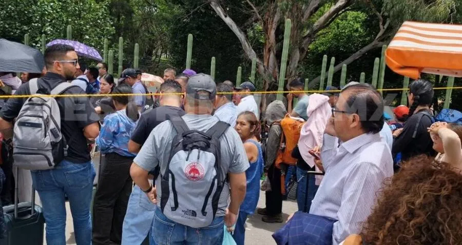 Maestros de Oaxaca limitan acceso al aeropuerto y mantienen protestas en puntos clave