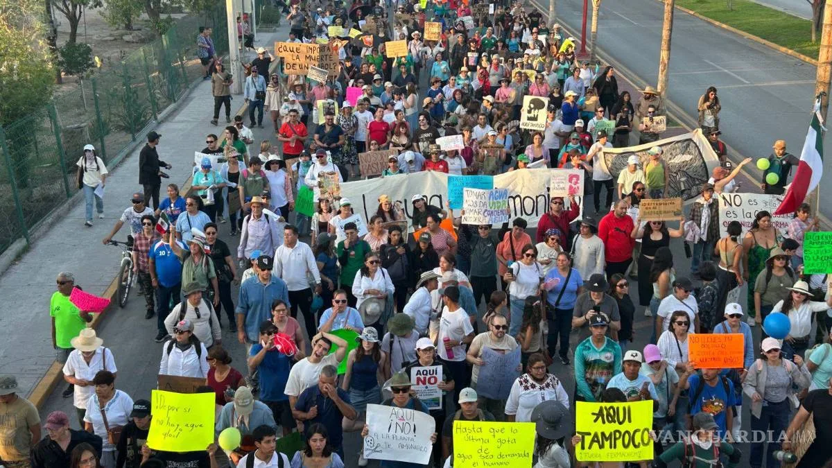 Más de mil personas marchan en La Laguna para exigir protección del acuífero y rechazar planta Fermachem