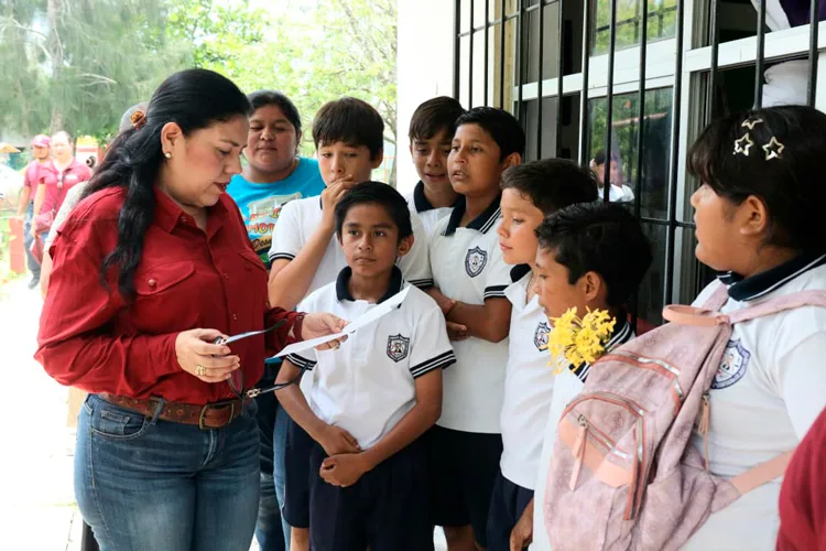 Mejoran suministro eléctrico en escuela de Ejido Camotero 2 para favorecer a la comunidad educativa