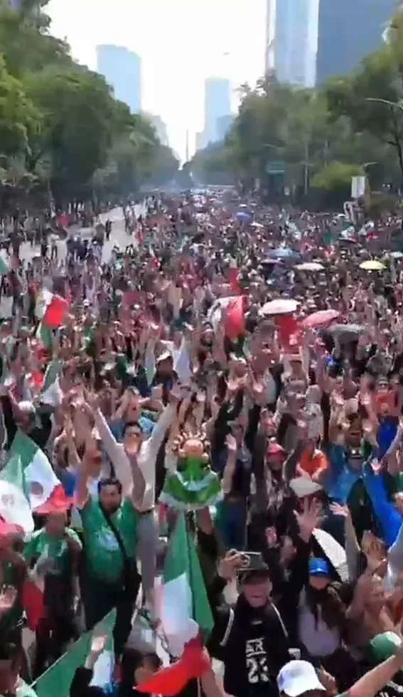 México espera certificación oficial por la ola humana más grande fuera de un estadio