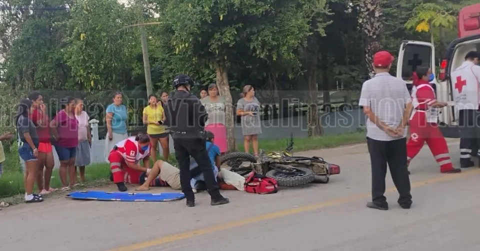 Motociclista hospitalizado tras perder control para evitar atropellar a un perro