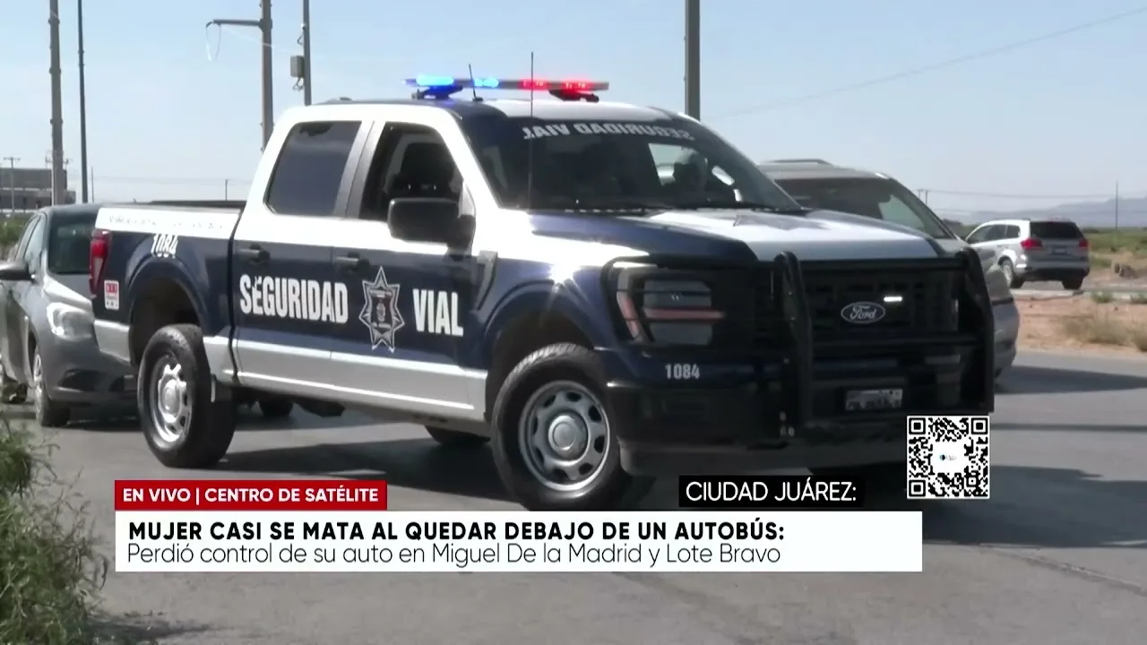 Mujer resulta gravemente herida tras chocar contra autobús de transporte de personal