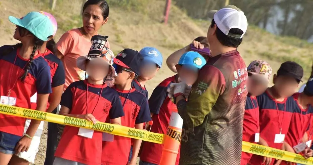 Niños de Güémez liberan crías de tortuga lora en actividad educativa ambiental