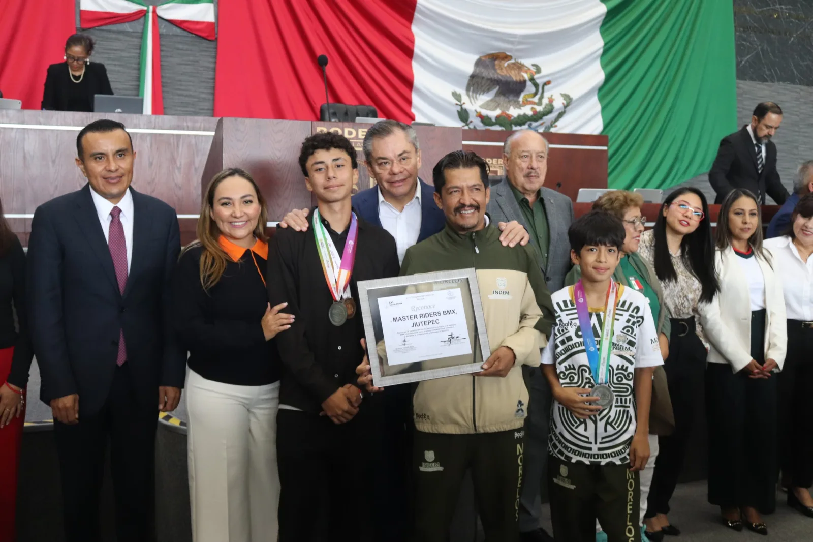 Reconocen equipo Master Riders BMX de Jiutepec por su impulso al ciclismo y a la comunidad