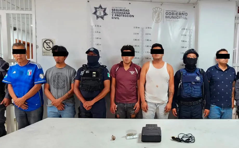 Recuperan camión robado y detienen a cinco sujetos en Cuautlancingo