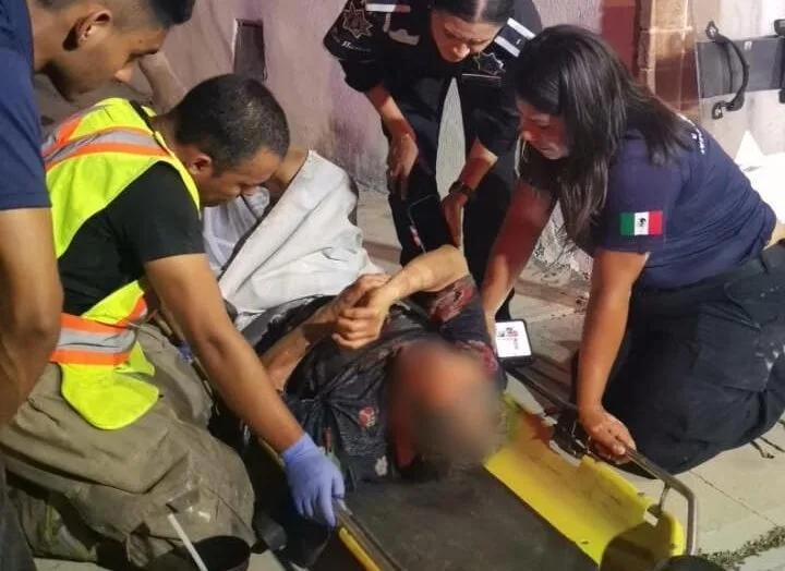 Rescatan a adulto mayor en situación de hacinamiento y riesgo en vivienda de Saltillo