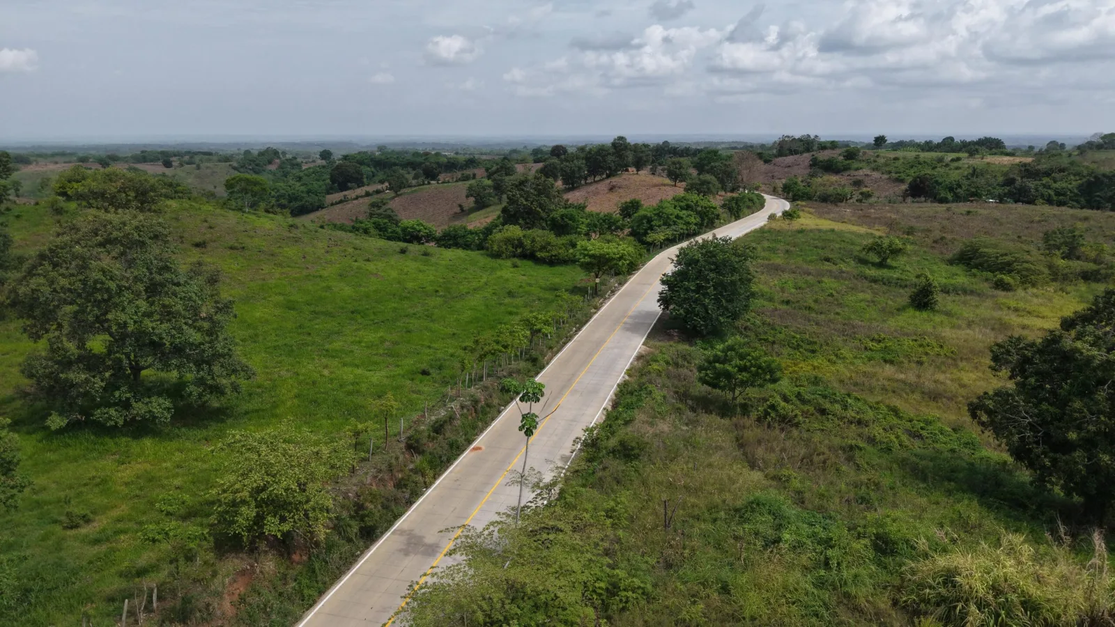 Rocío Nahle entrega carretera rehabilitada y anuncia nuevas obras en la Sierra de Soteapan